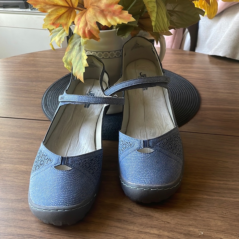 Jambu Mary Janes